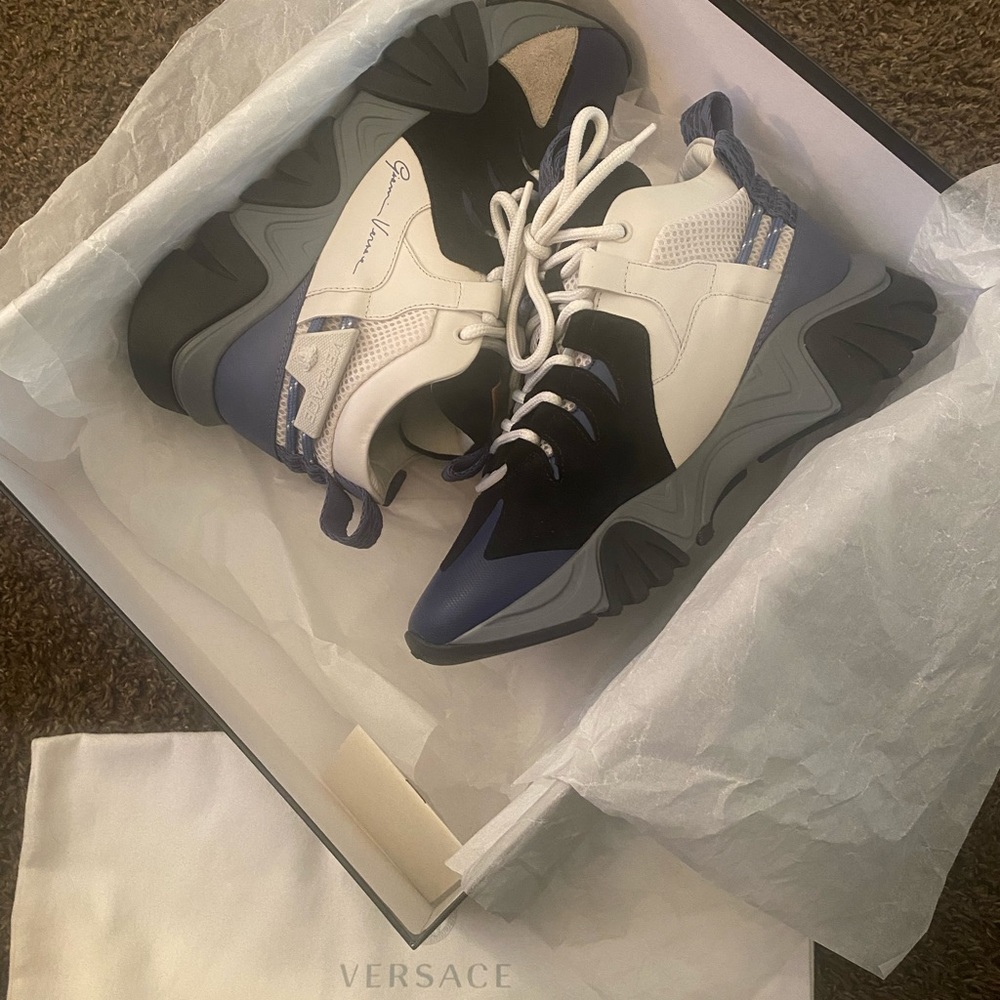 Versace (Squalo) Size 42